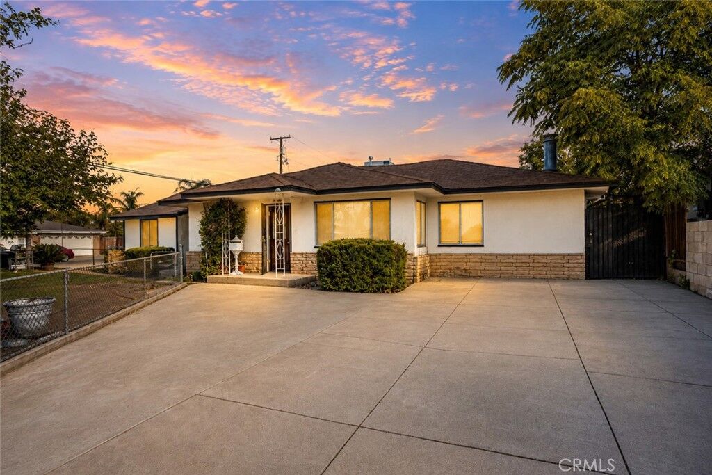 Property Photo:  701 Normandy  CA 93306 