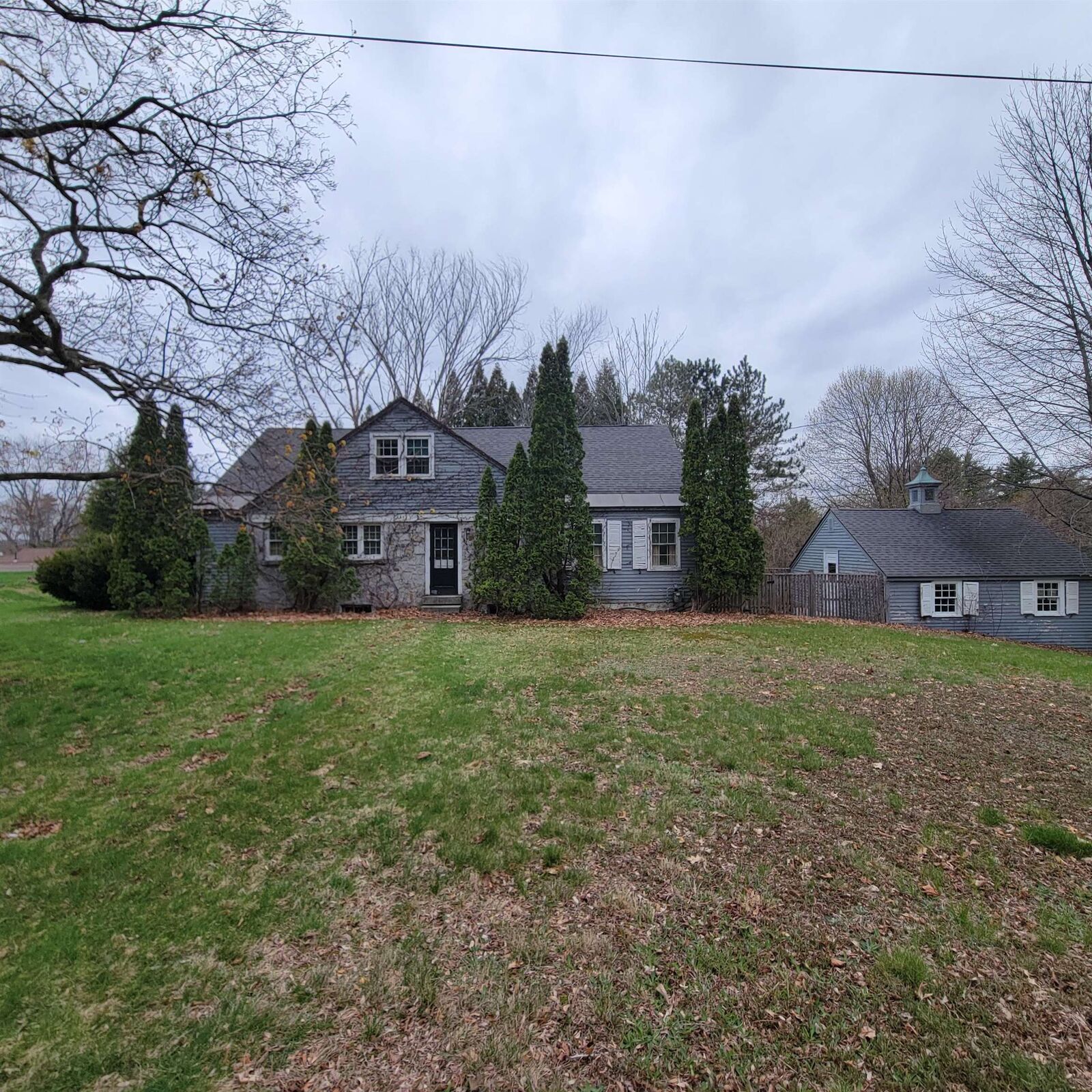 Property Photo:  1250 Chestnut Street  NH 03104 