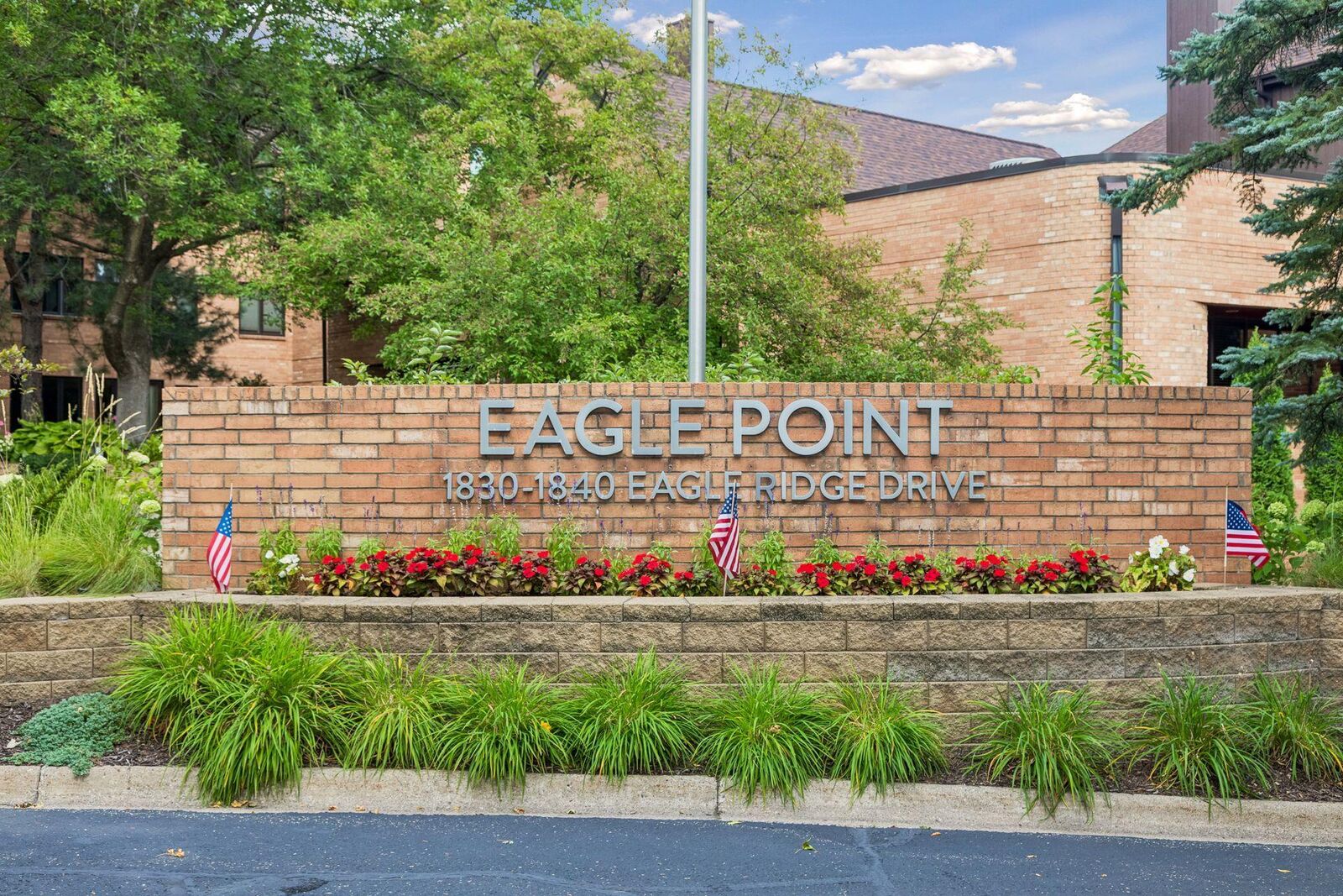 Property Photo: 1830 Eagle Ridge Drive 2003 MN 55118