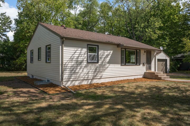 Property Photo:  803 Birch Street  MN 55303 