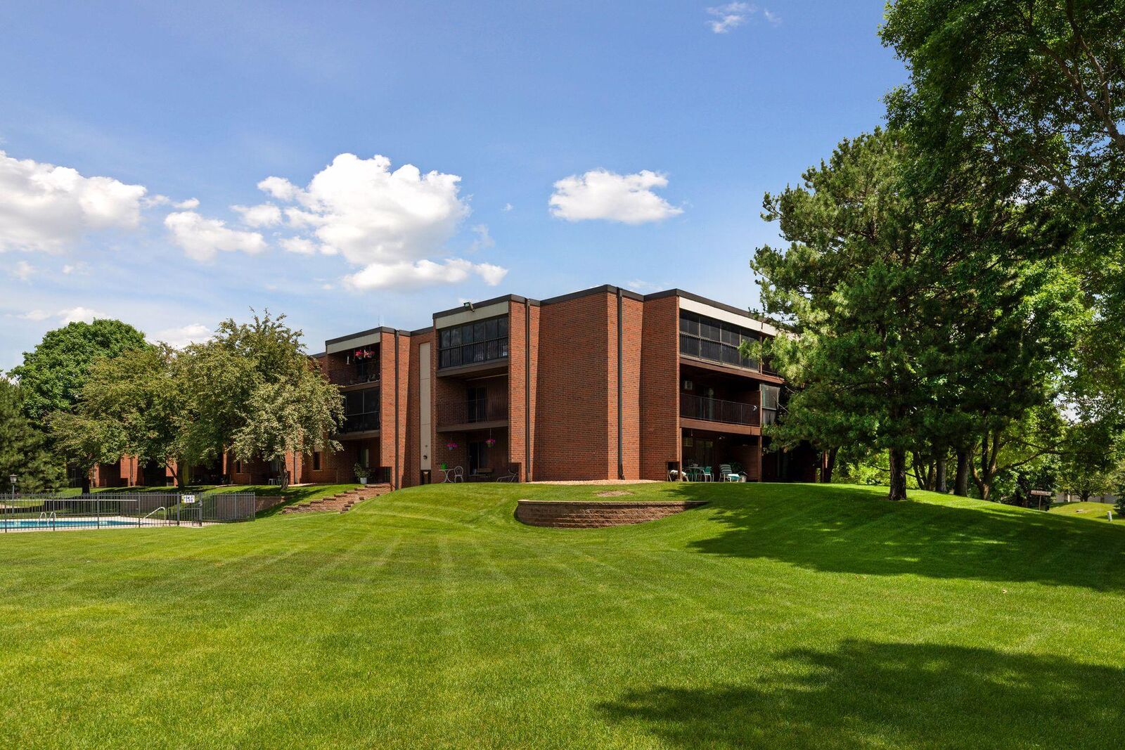 Property Photo:  1800 Riverwood Drive 219  MN 55337 