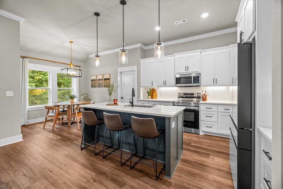 Property Photo:  5 N Kinver Lane  AR 72714 