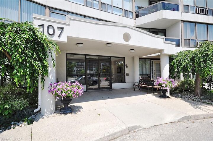 Property Photo:  107 Bagot Street 509  ON N1H 8H5 