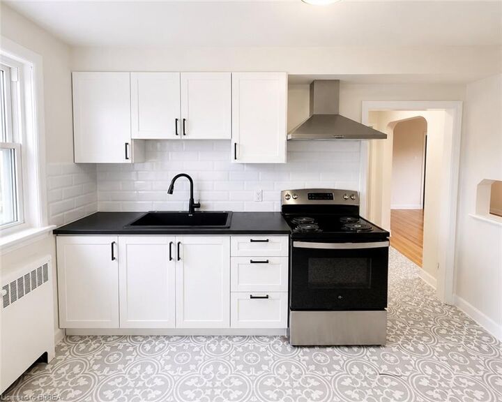 Property Photo:  11 Sheridan Street 4  ON N3T 2P7 