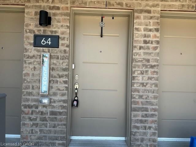 Property Photo:  205 West Oak Trails Trail 64  ON N2R 0R9 