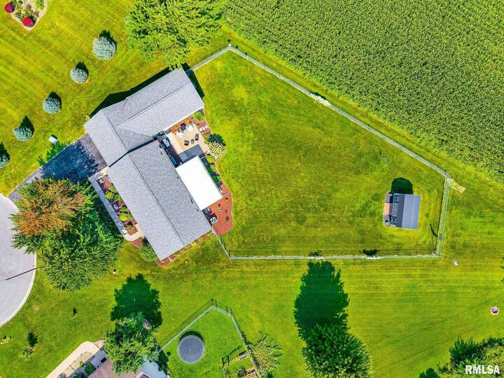 Property Photo:  1921 Bluebird Drive  IL 61401 