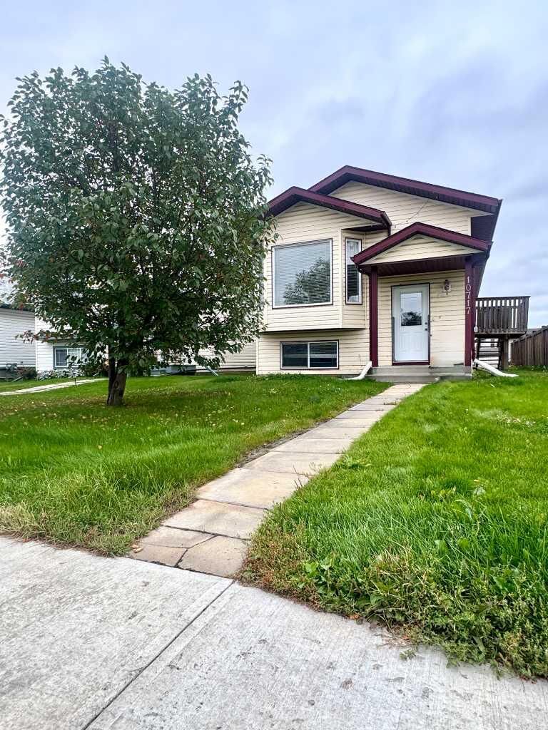 Property Photo:  10717 74 Avenue  AB T8W 2T2 