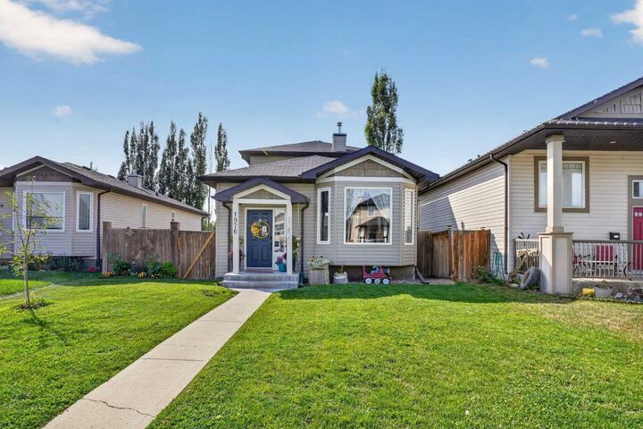 Property Photo:  1976 Parkside Close  AB T1H 0A1 