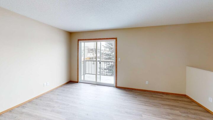 Property Photo:  9911 109 Avenue B  AB T8V 1R7 