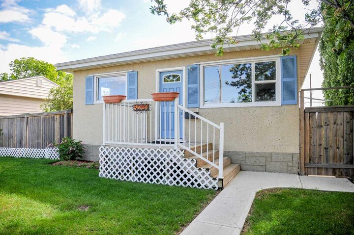 Property Photo:  5223 46 Street  AB T4V 1H4 