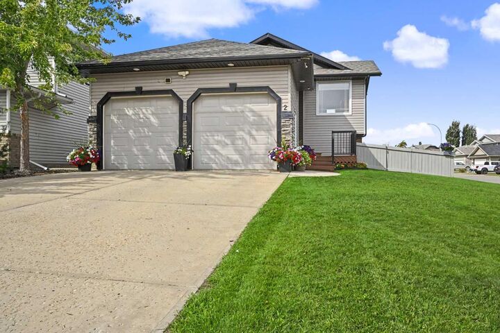 Property Photo:  2 Pinnacle Lake Drive  AB T8W 2X6 