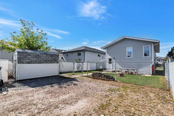 Property Photo: 9 Harper Drive AB T4S 1T5