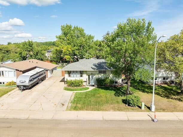 Property Photo:  437 Signal Road  AB T9H 3W6 