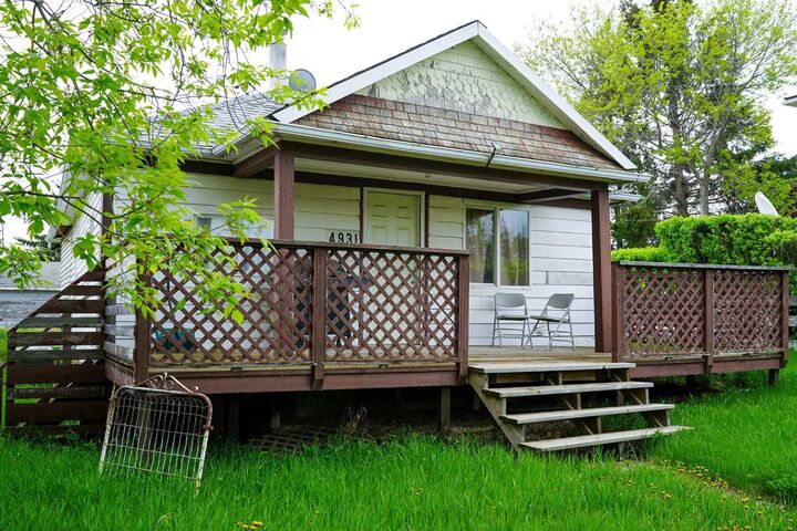 Property Photo:  4931 49 Street  AB T0B 1V0 