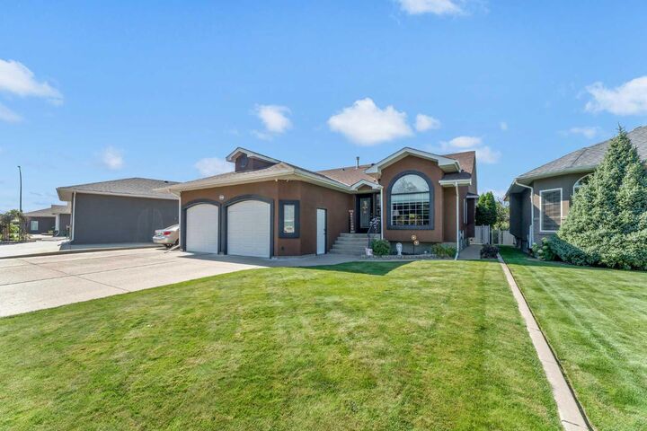 Property Photo: 230 Park Meadows Drive SE AB T1B 4C4