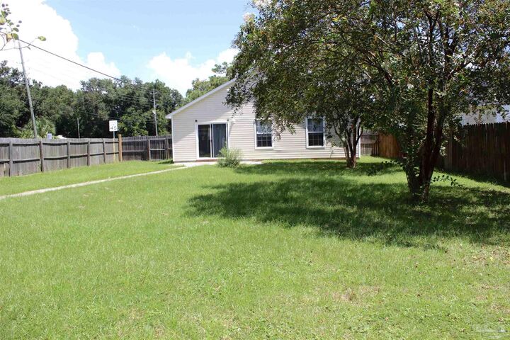 Property Photo:  213 Valdosta Ave  FL 32507 