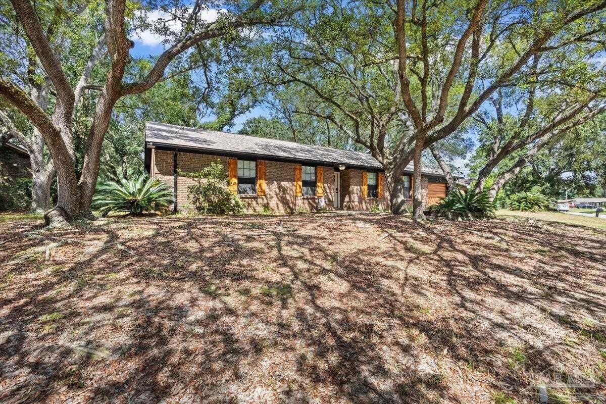 Property Photo:  8191 Sedgefield Dr  FL 32507 