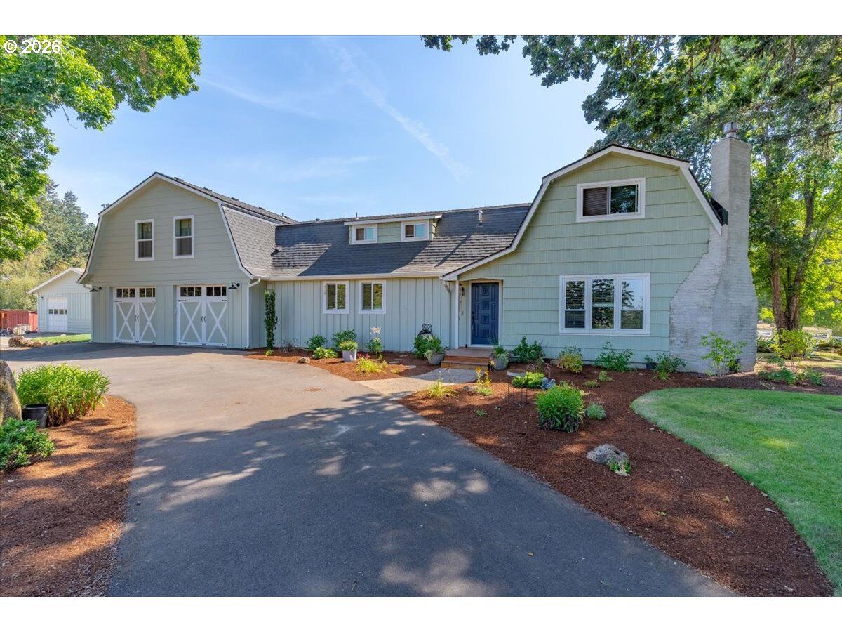 Property Photo: 230 SE Howell Prairie Rd OR 97317