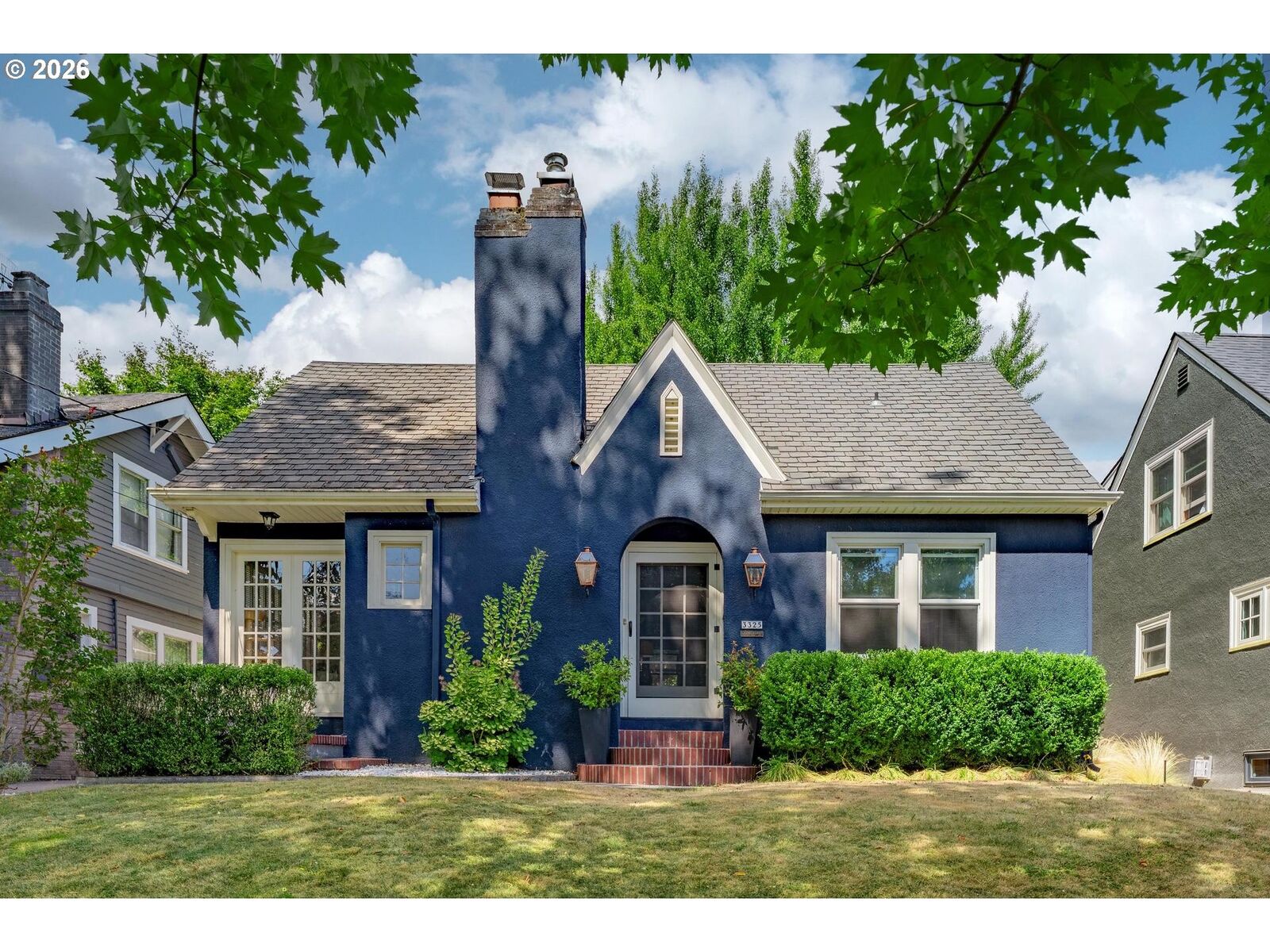 Property Photo: 3325 NE Holladay St OR 97232