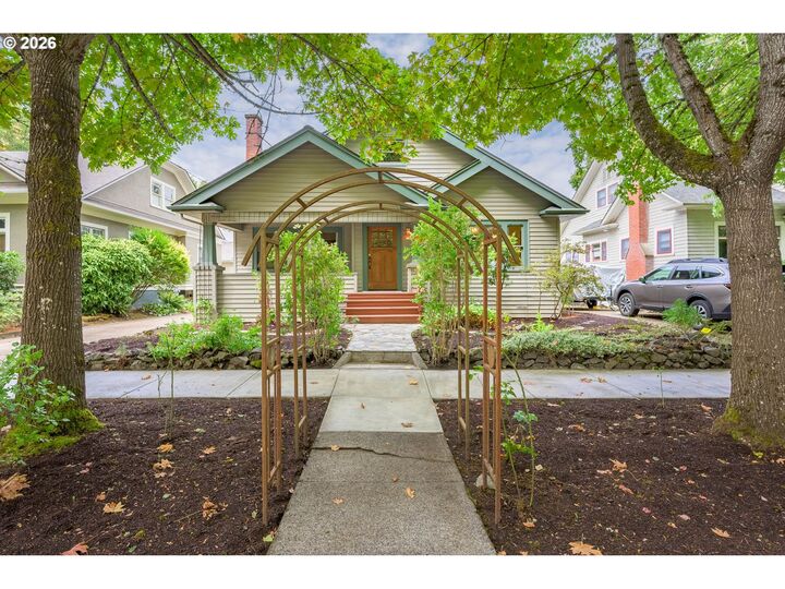 Property Photo:  972 Madison St  OR 97402 