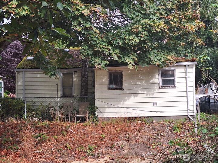 Property Photo: 5647 38th Avenue SW WA 98126