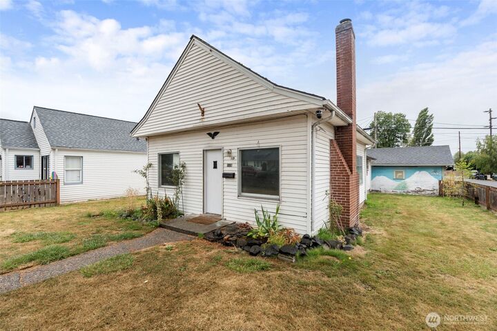 Property Photo: 119 SW Cascade Avenue WA 98532