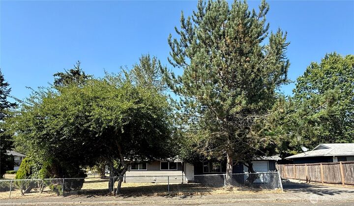 Property Photo: 12708 SE 164th Street WA 98058