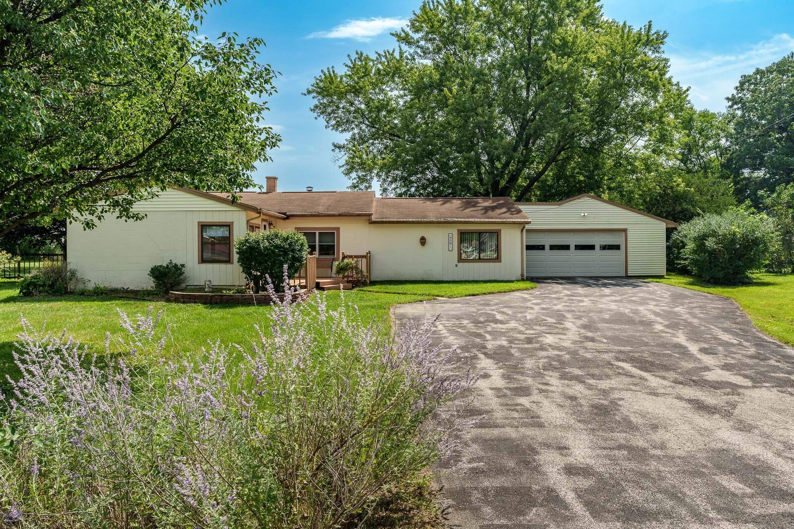 Property Photo: 5591 Reimer Drive IL 61073