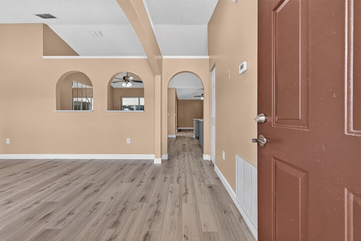 Property Photo: 2062 SW Janette Avenue FL 34953