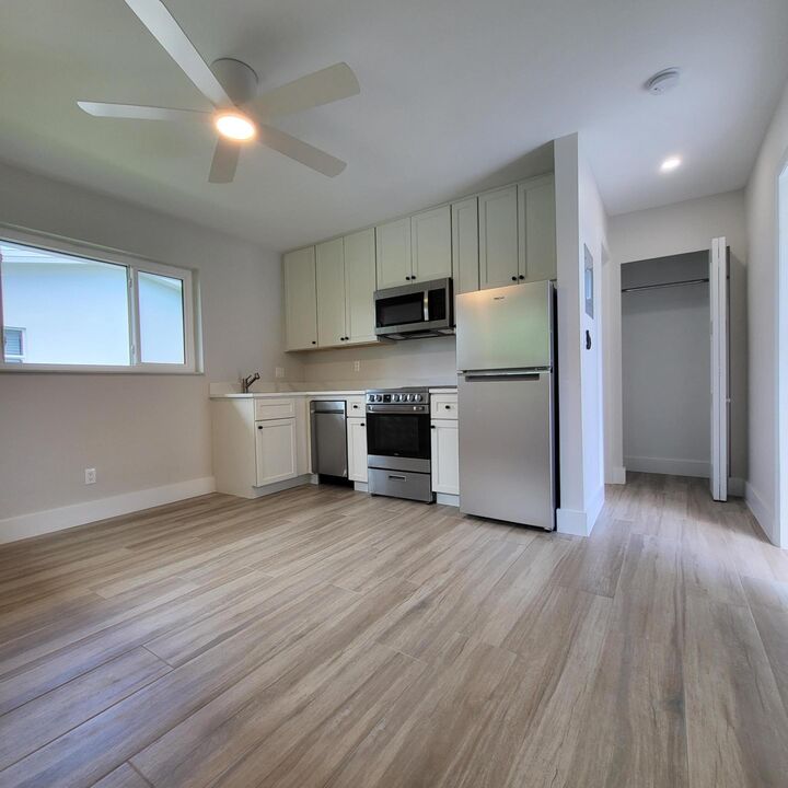 Property Photo: 811 NW 30th Court 811A FL 33311