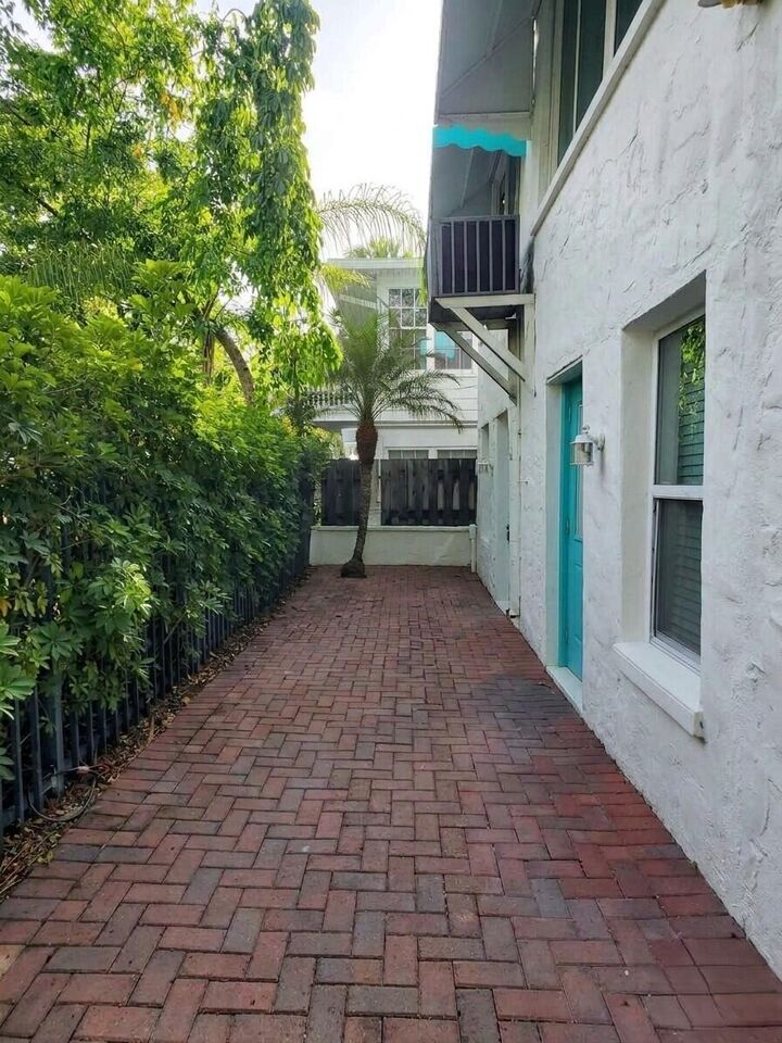 Property Photo:  1407 SE 2nd Street C  FL 33301 