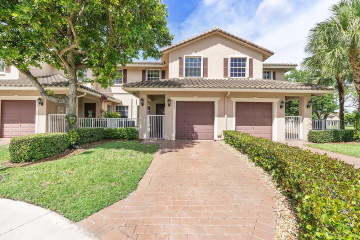 Property Photo:  3505 Lakeside Drive  FL 33328 