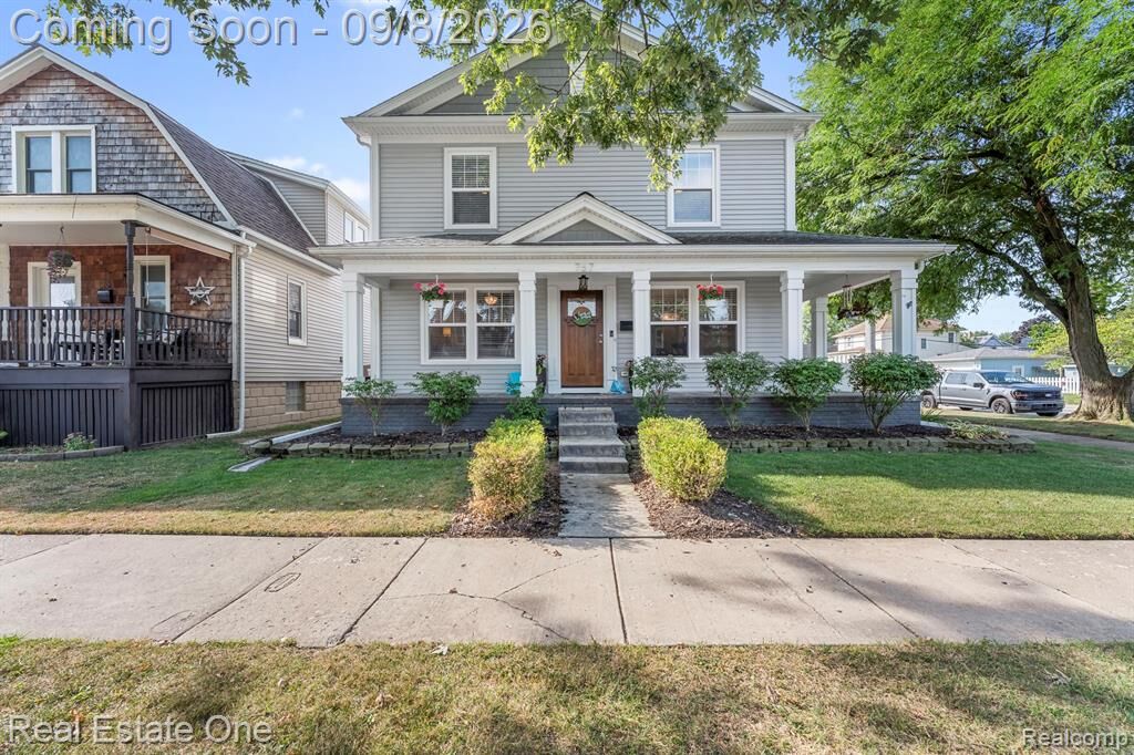 Property Photo: 767 Plum Street MI 48192