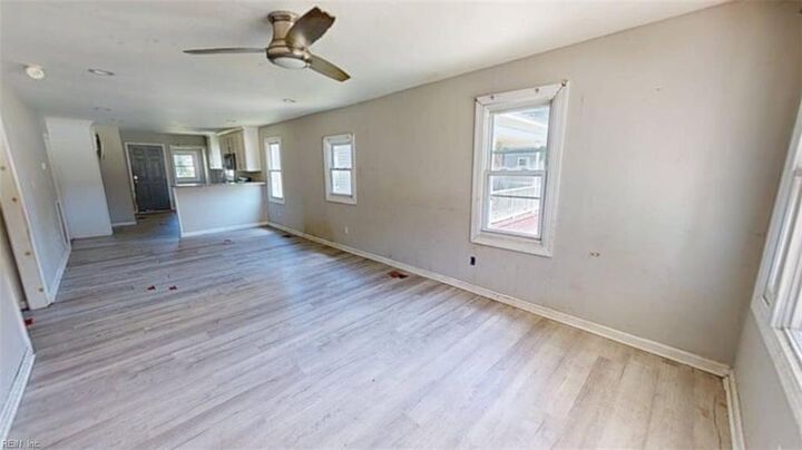 Property Photo: 2404 E Washington St VA 23434