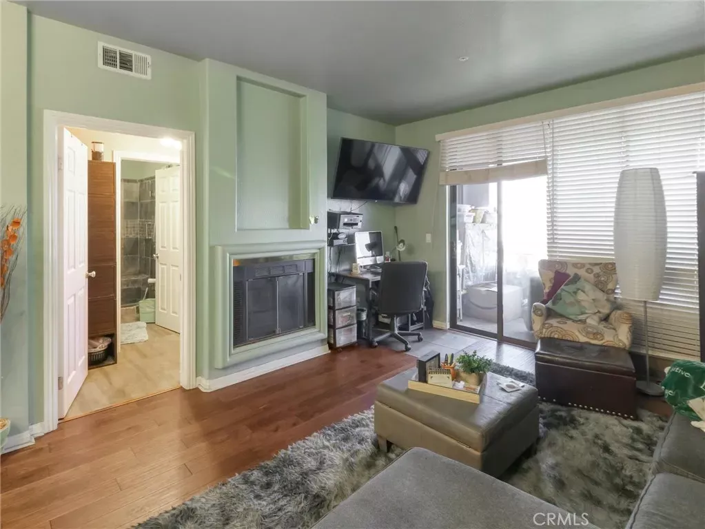 Property Photo:  555 Maine Avenue 219  CA 90802 