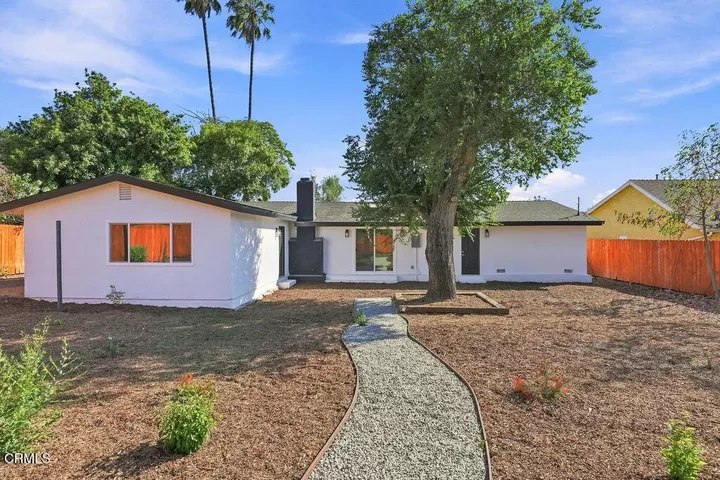 Property Photo: 975 E Avenida De Los Arboles CA 91360