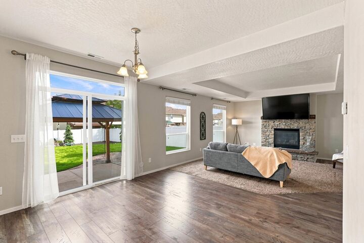 Property Photo:  403 S King St  WA 99001 