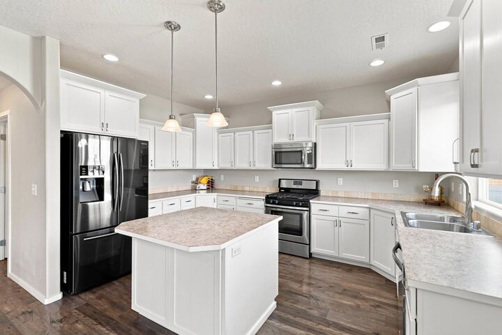 Property Photo:  403 S King St  WA 99001 