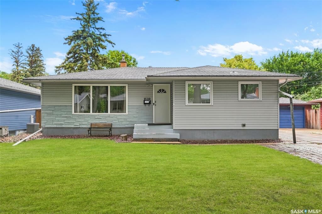 Property Photo:  1520 Uhrich Avenue  SK S4S 4R5 