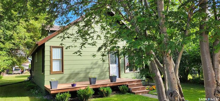 Property Photo:  110 3rd Street S  SK S0K 4P0 