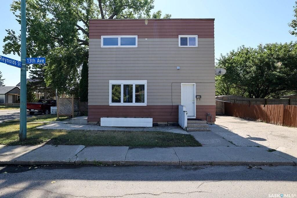 Property Photo:  2100 Reynolds Street  SK S4N 3N1 