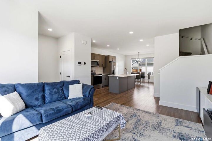 Property Photo:  175 Rosewood Boulevard E  SK S7V 0Z1 