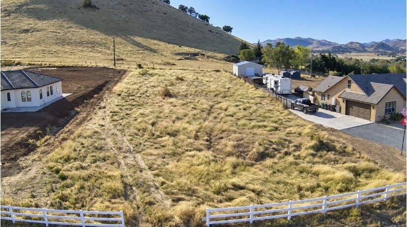 Property Photo: 16837 Deer Creek Drive CA 93265
