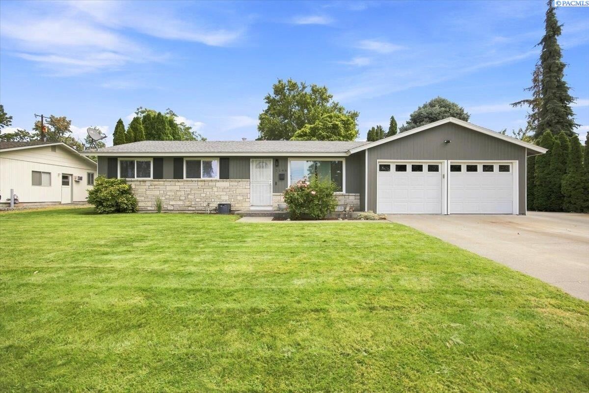 Property Photo: 2146 Newcomer Ave WA 99354