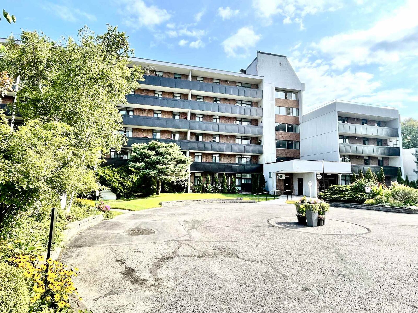 Property Photo:  50 Old Kingston Road 5-606  ON M1E 4Y1 