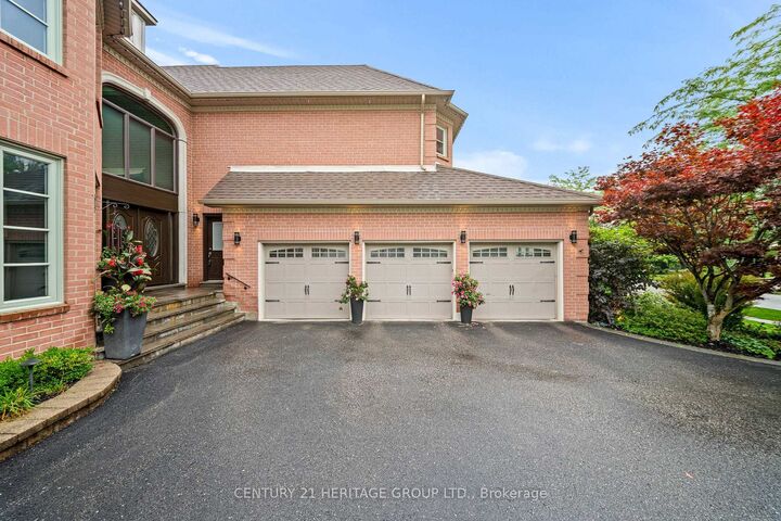 Property Photo: 48 Carlyle Crescent ON L4G 6P6