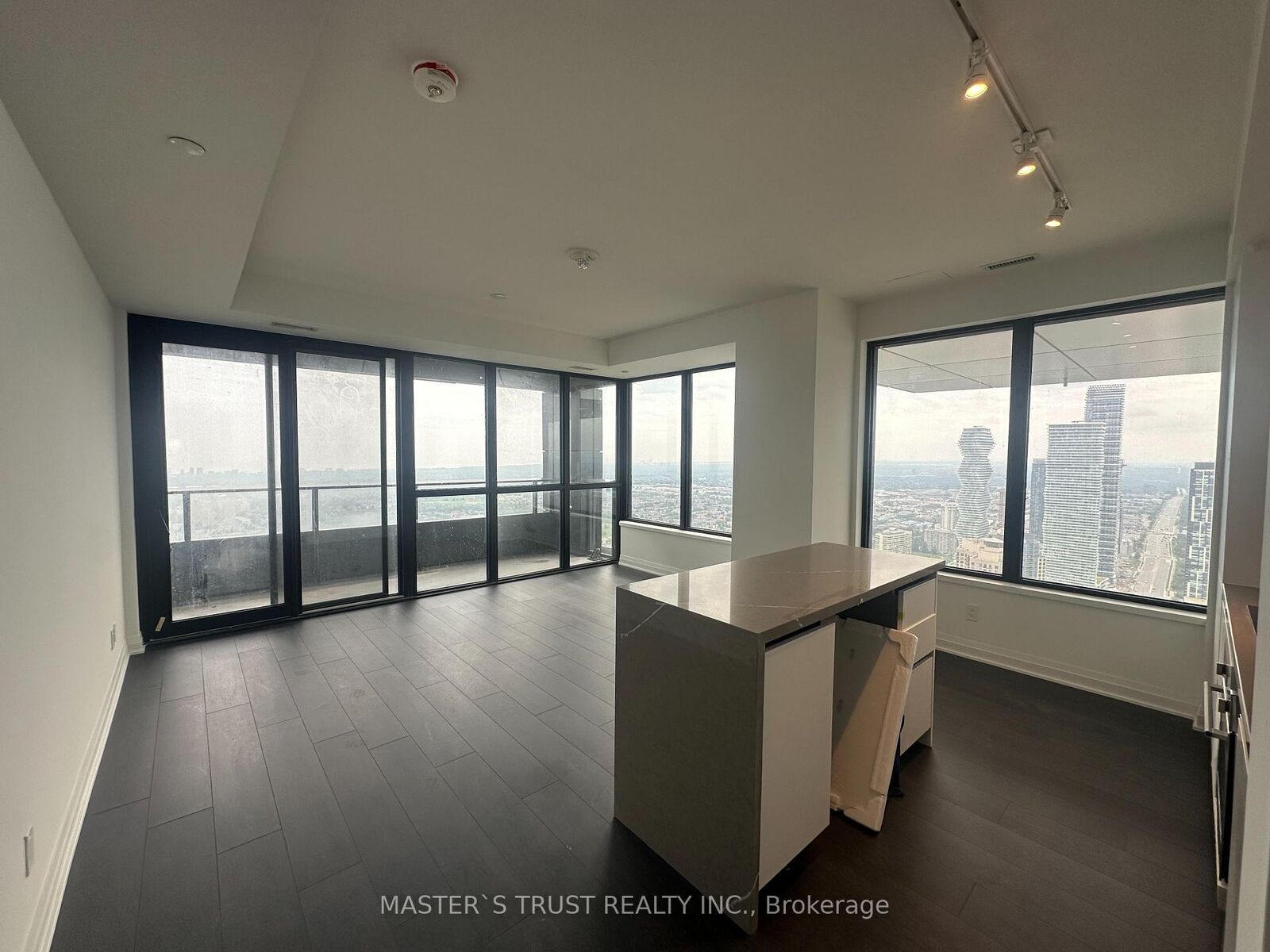 Property Photo:  4015 The Exchange N/A S 5404  ON L5B 0N9 