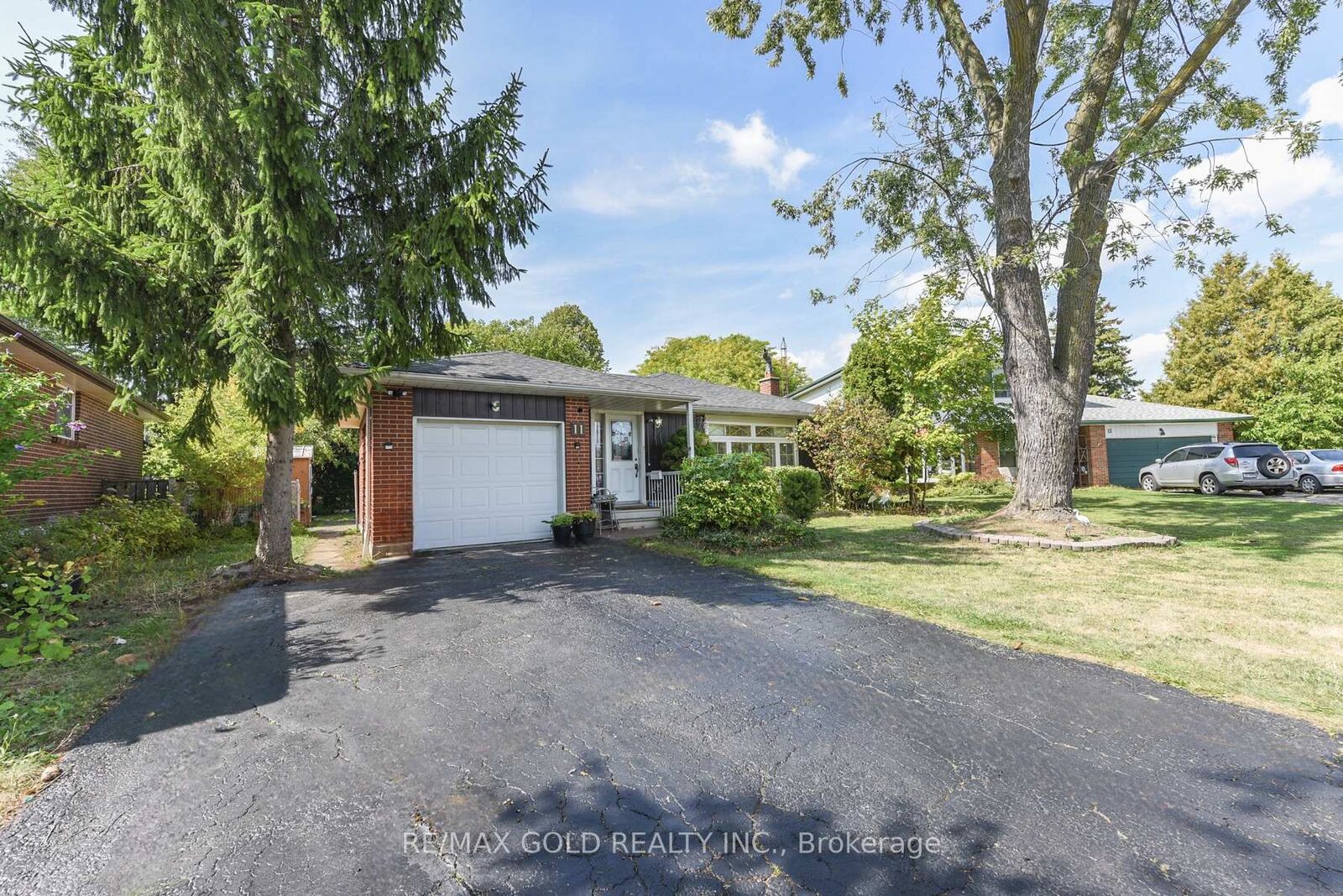 Property Photo:  11 Dudley Place  ON L6T 3C2 