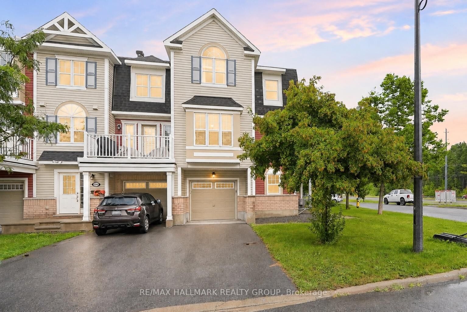 Property Photo:  588 Foxlight Circle  ON K2M 0L9 