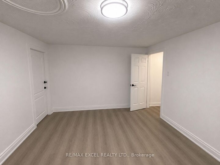 Property Photo:  3882 Midhurst Lane Bsmt  ON L4Z 1C7 